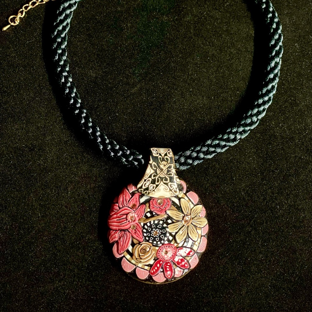 Beautiful Pendant Necklace